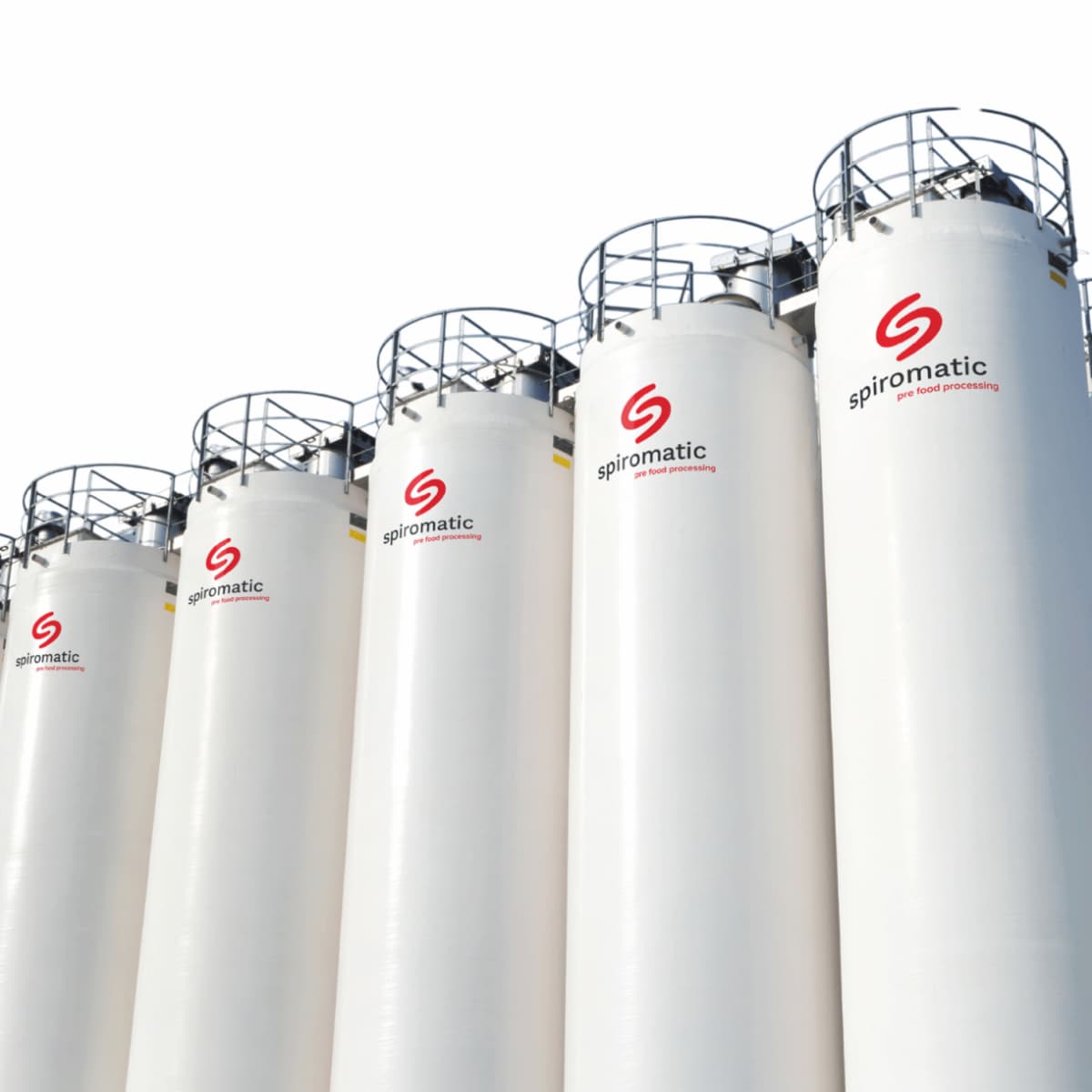 Spiromatic's fiberglass outdoor silo for storing flour, sugar, and other products, with smooth walls and optimal flow capacity, resistant to UV rays, and easy to clean.